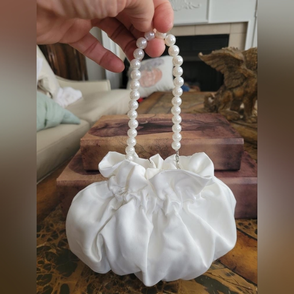 Source Unknown White Satin Bag with Pearl Handle - Picture 3 of 3
